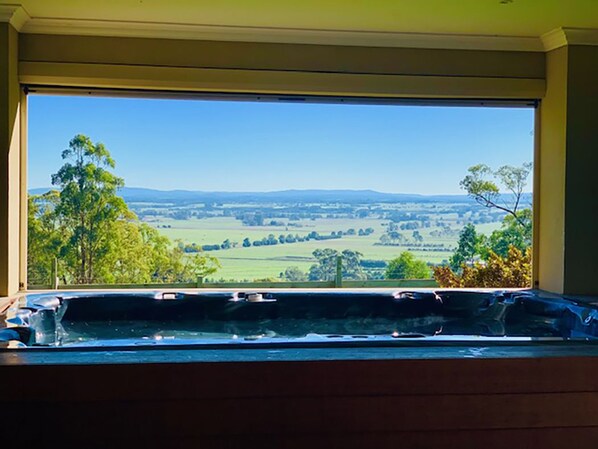 Grand House | Private spa tub - Grand Gippsland Home Sleeps Up To 28 (Trafalgar East)