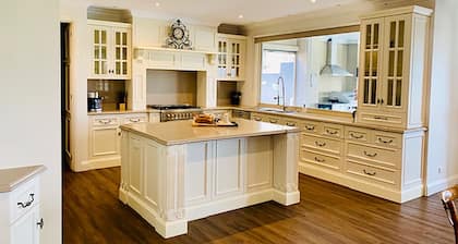 Grand Gippsland Home Sleeps Up To 28
