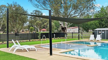 2 outdoor pools