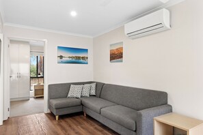 Superior 2 Bedroom Cabin Sleeps 4 - Pet Friendly | Living area - Discovery Parks - Mildura (Buronga)