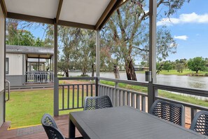 Deluxe 2 Bedroom Waterfront Cabin - Sleeps 6 | Balcony - Discovery Parks - Mildura (Buronga)