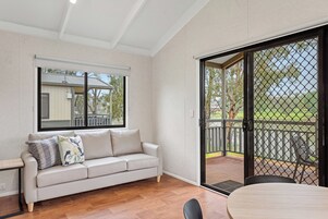 Cabana luxo, 2 quartos (Sleeps 4) | Área de estar