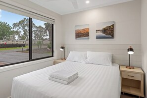 Superior 2 Bedroom Cabin | Desk, free WiFi, bed sheets - Discovery Parks - Mildura (Buronga)