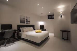Premium Room (Massage Chair) | Premium bedding, desk, free WiFi - Yellow 8 Hotel (Goyang)