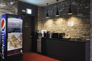 Free English breakfast on weekdays  - Yellow 8 Hotel (Goyang)