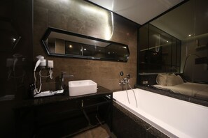 Premium Studio | Bathroom | Free toiletries, hair dryer, bathrobes, slippers - Brown Dot Hotel Beomil (Busan)