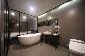 Standard Single Room | Bathroom | Free toiletries, hair dryer, bathrobes, slippers - Brown Dot Hotel Beomil (Busan)