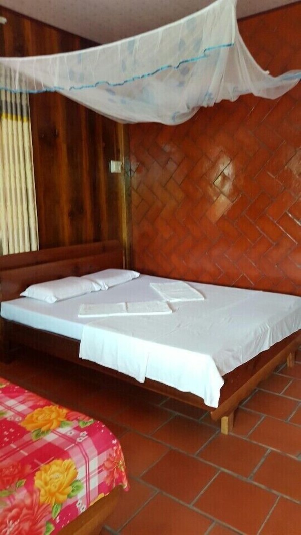 Standard Triple Room | Desk, soundproofing, free WiFi, bed sheets