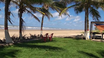 Una spiaggia nelle vicinanze