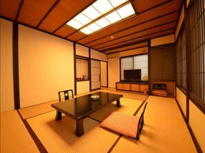 Japanese Western Style Suite Room for 5 People, Smoking | In-room safe, free WiFi - Ryokan Yamatoya (Nanyo)
