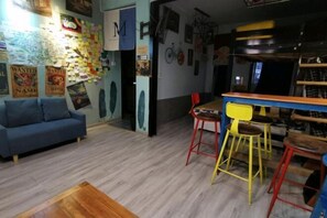 Free WiFi - I am waiting for you in Guilin Youth Hostel (Liangjiang Sihu East-West Alley) (Guilin)