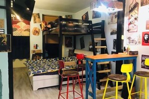 Free WiFi - I am waiting for you in Guilin Youth Hostel (Liangjiang Sihu East-West Alley) (Guilin)