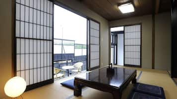 Japanese Style Room for 4 People with Bathtub, Private River, Smoking | 1 bedroom, in-room safe, free WiFi