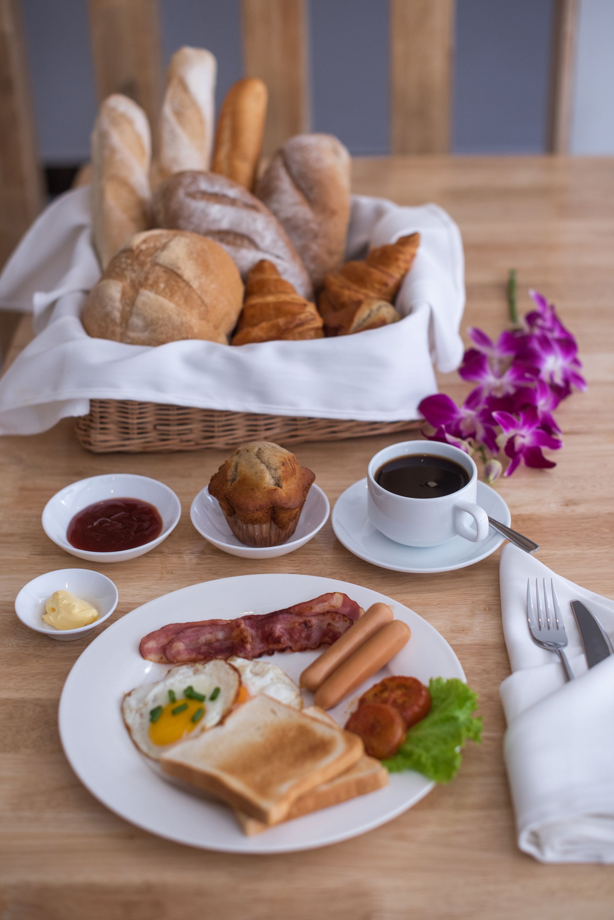 free daily english breakfast