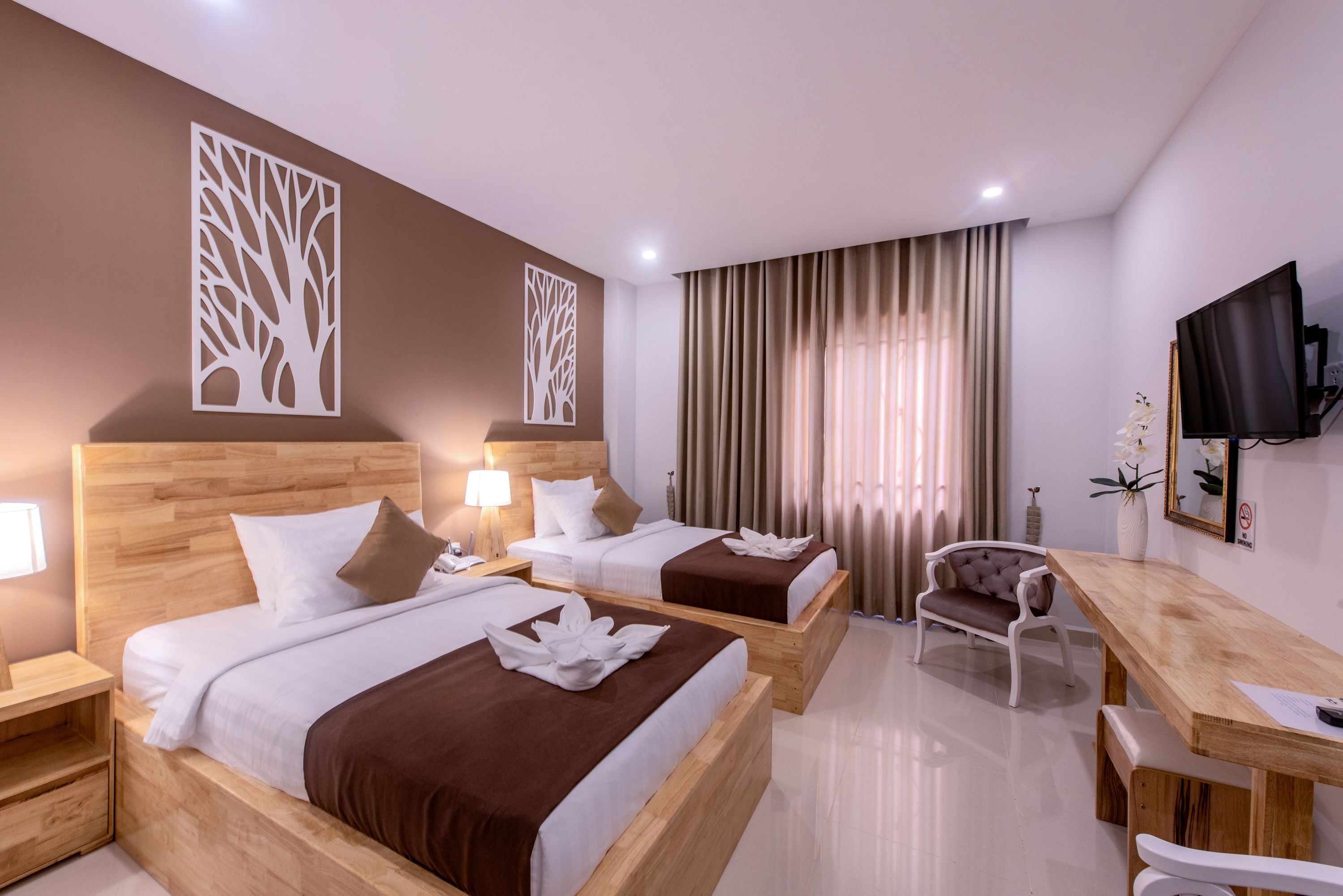 Deluxe Twin Room | 1 bedroom, minibar, desk, soundproofing