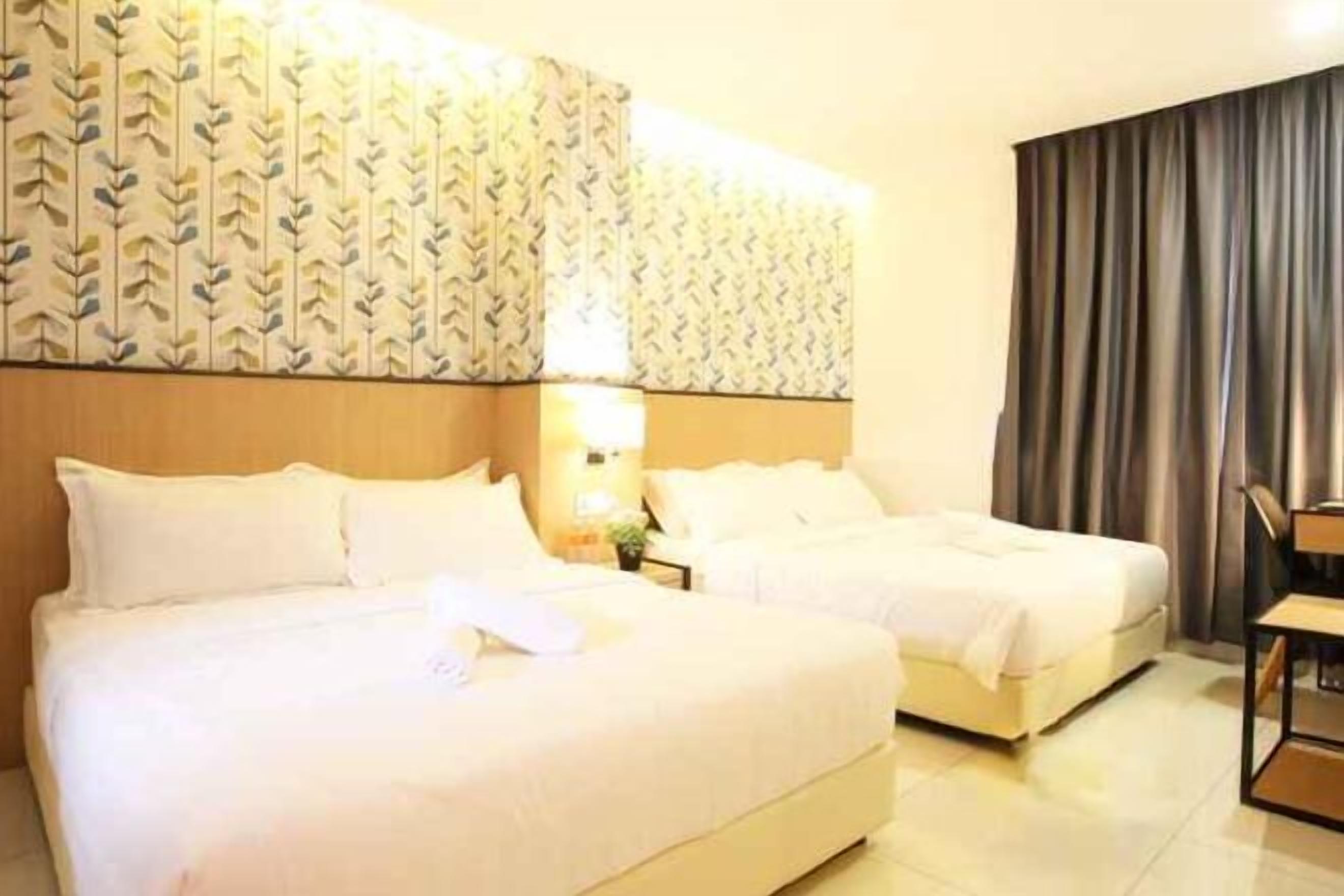 Meja kerja, kedap suara, setrika/meja setrika, dan Wi-Fi gratis