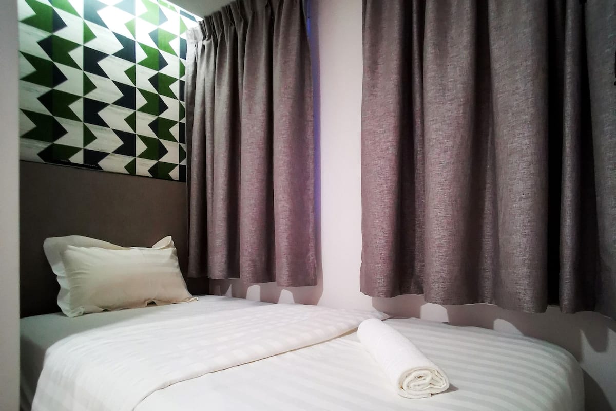 Single Room | Desk, soundproofing, iron/ironing board, free WiFi