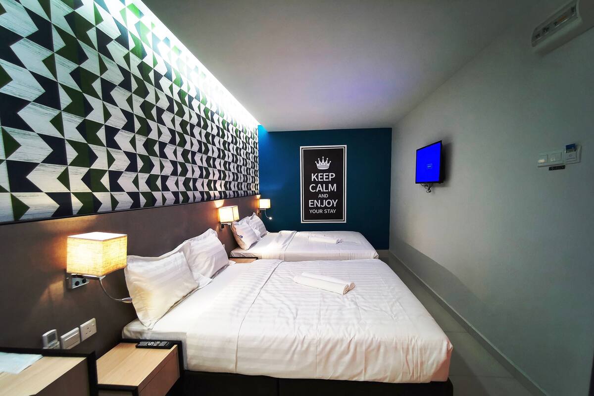 Family Room | Desk, soundproofing, iron/ironing board, free WiFi