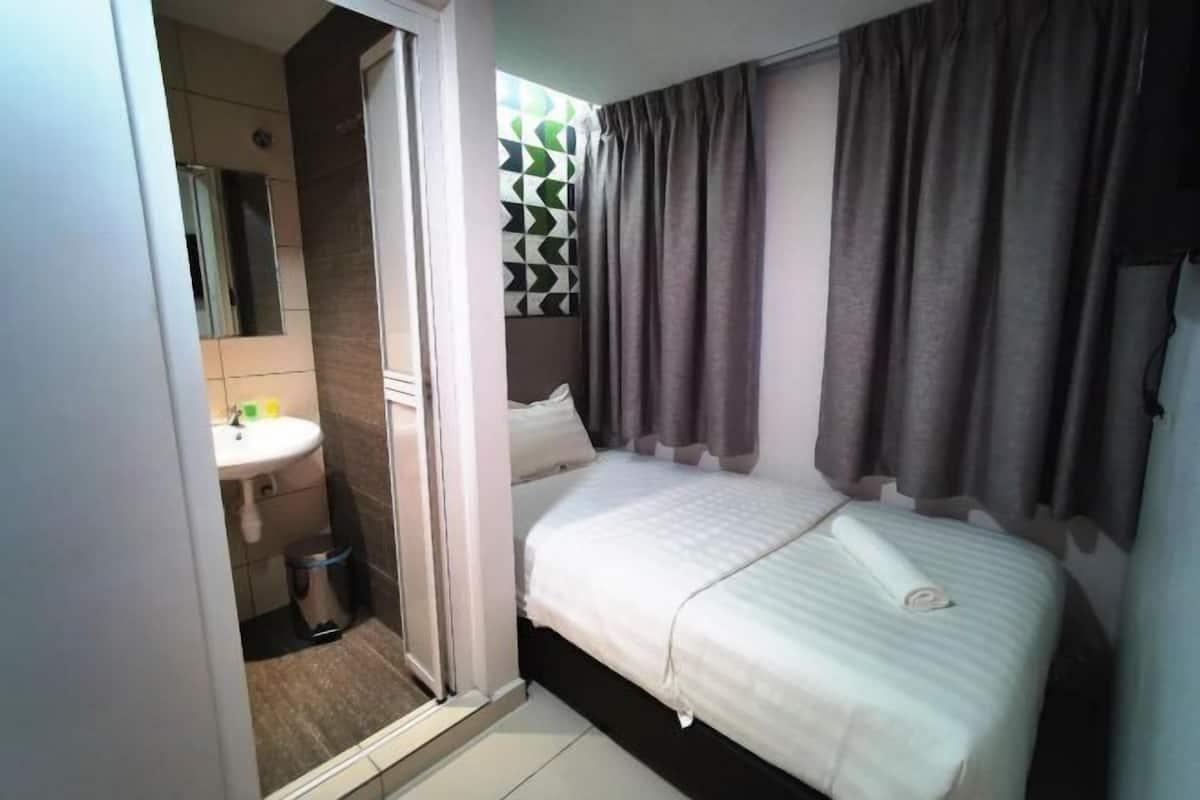 Desk, soundproofing, iron/ironing board, free WiFi