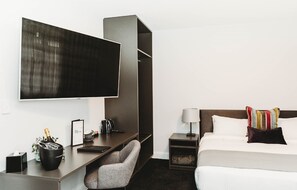 King Room | Bathroom - Coniston Hotel Wollongong (Coniston)