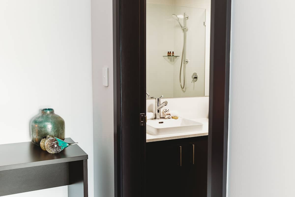 1 bedroom, desk, laptop workspace, soundproofing