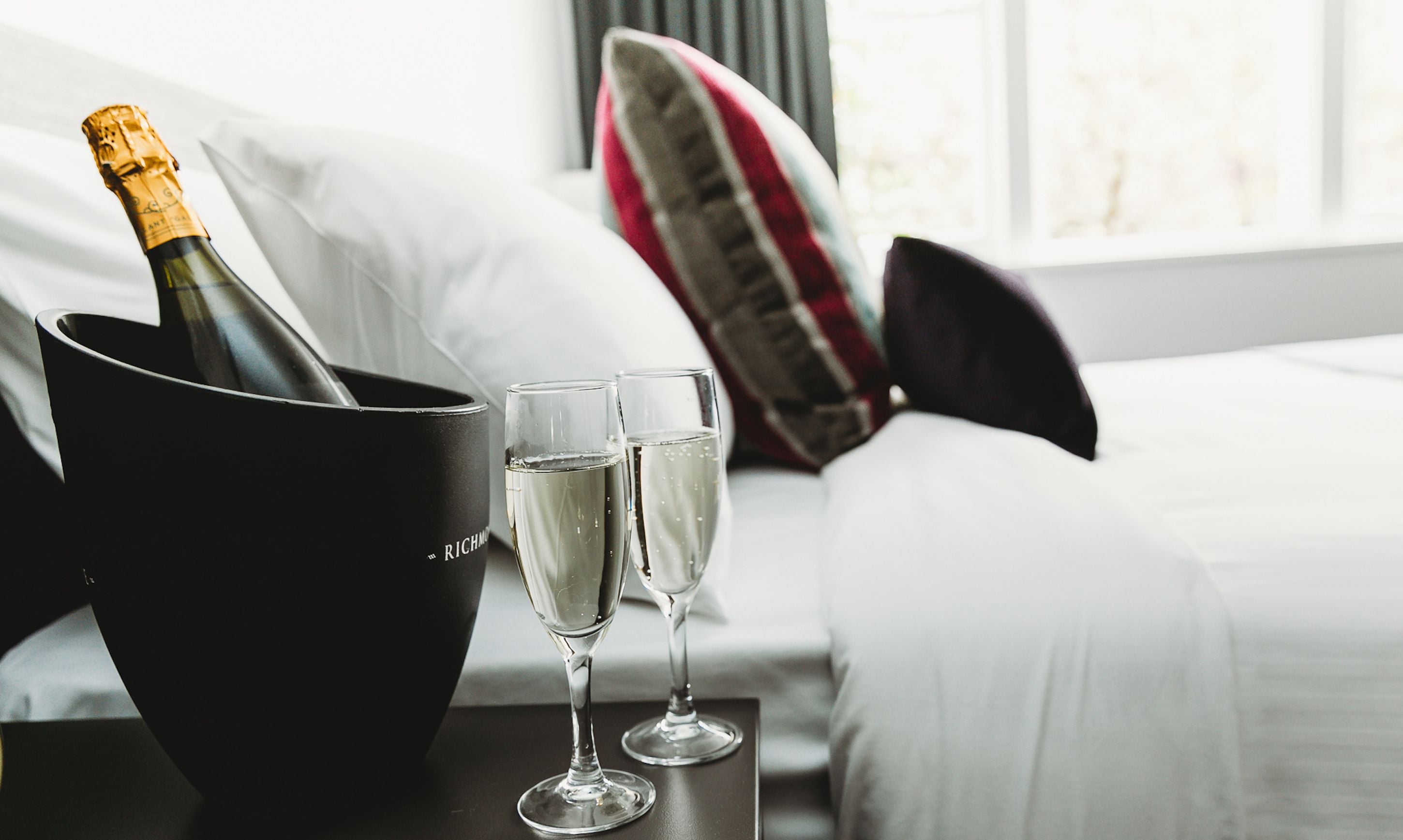 standard queen room, ensuite bathroom | 1 bedroom, desk, laptop workspace, soundproofing