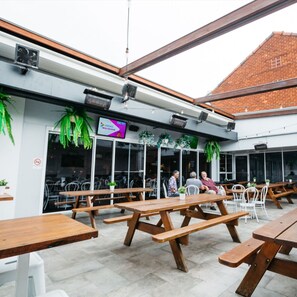 Terrace/patio - Coniston Hotel Wollongong (Coniston)