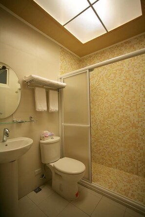Quadruple Room | Bathroom | Shower, free toiletries, hair dryer, slippers