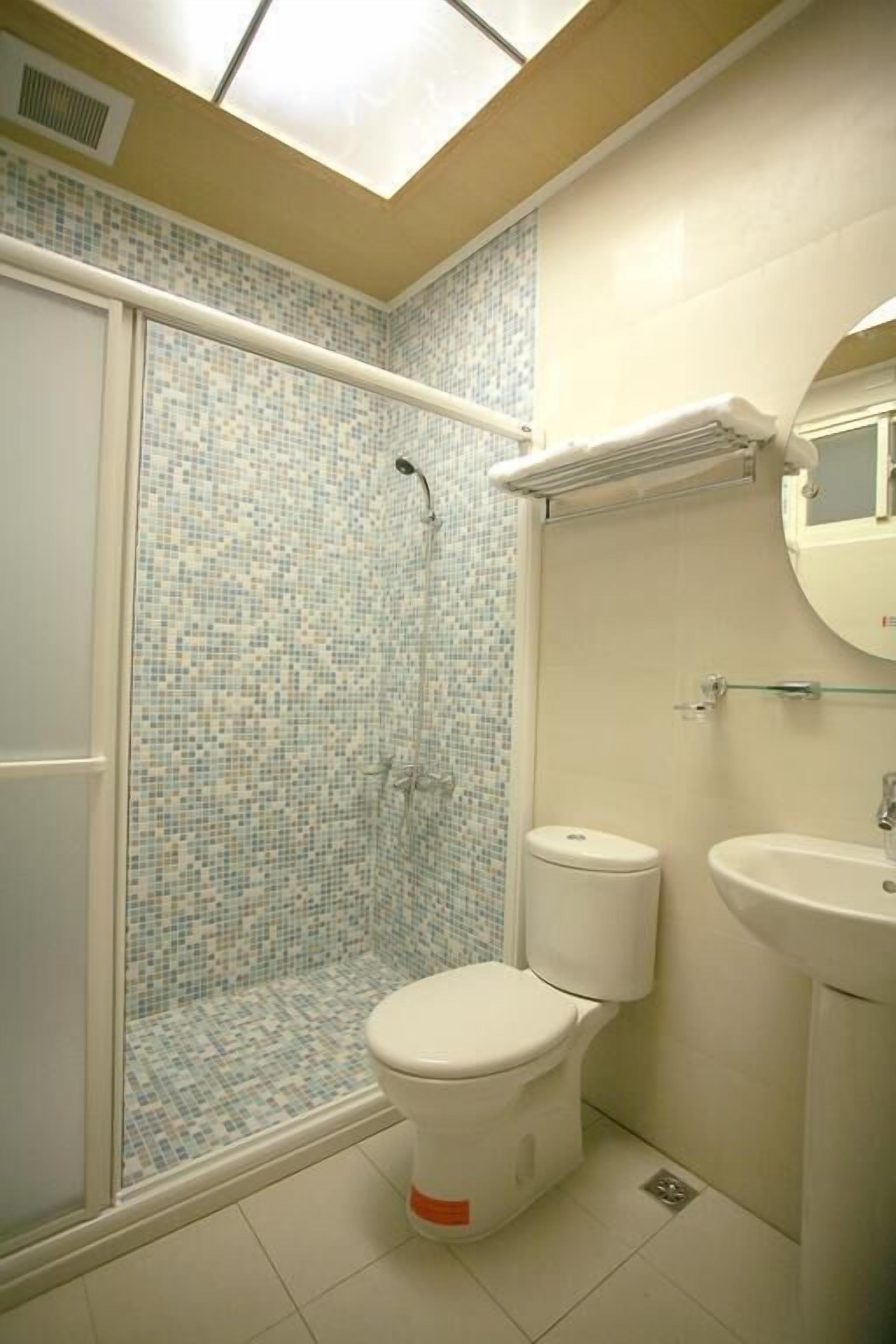 雙人房 | 浴室 | 淋浴設備、免費盥洗用品、吹風機、拖鞋