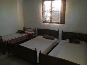 Individually decorated, individually furnished, laptop workspace - Karim's Sahel (Marj)