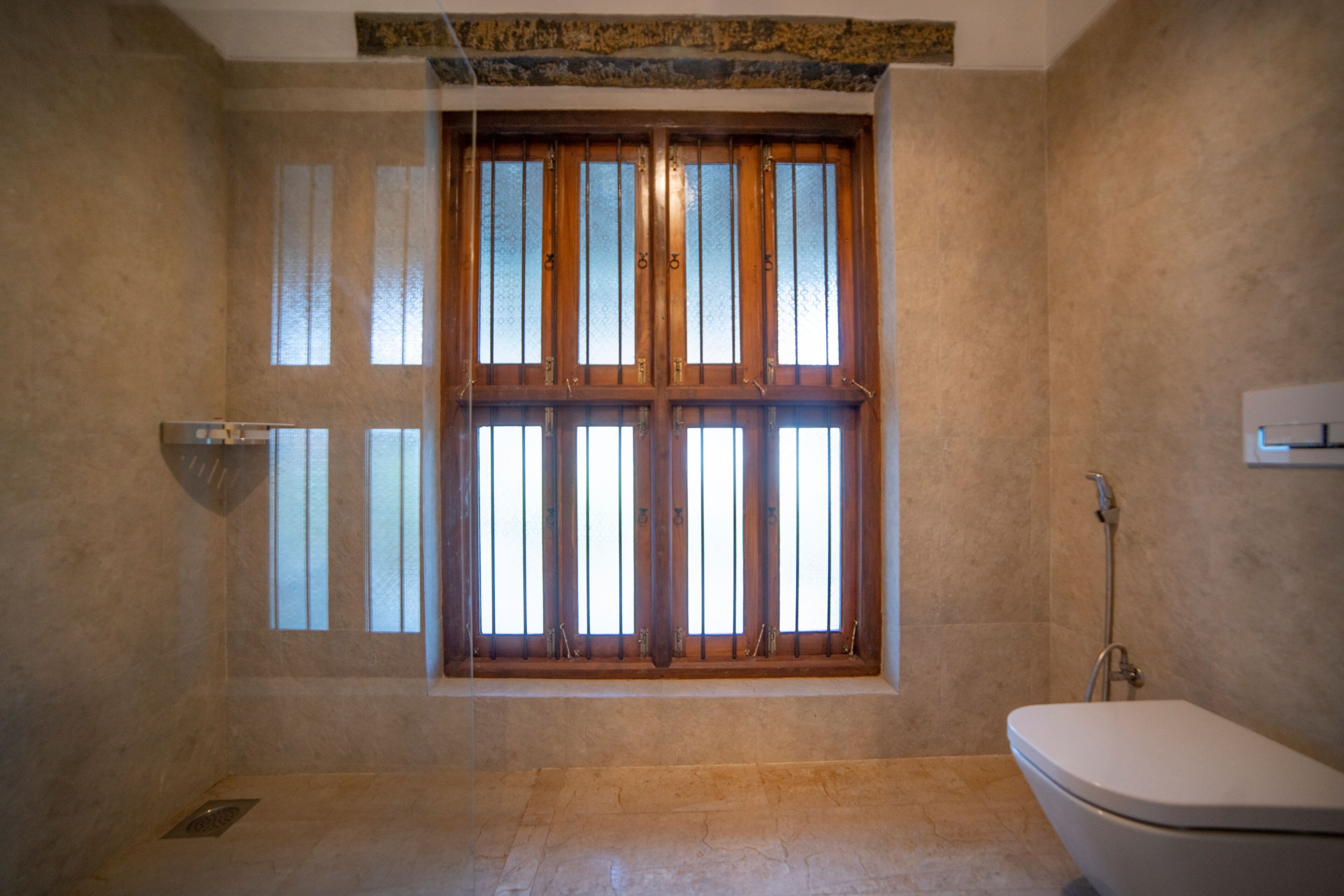 Rose Hill | Bathroom | Shower, hydromassage showerhead, designer toiletries, hair dryer