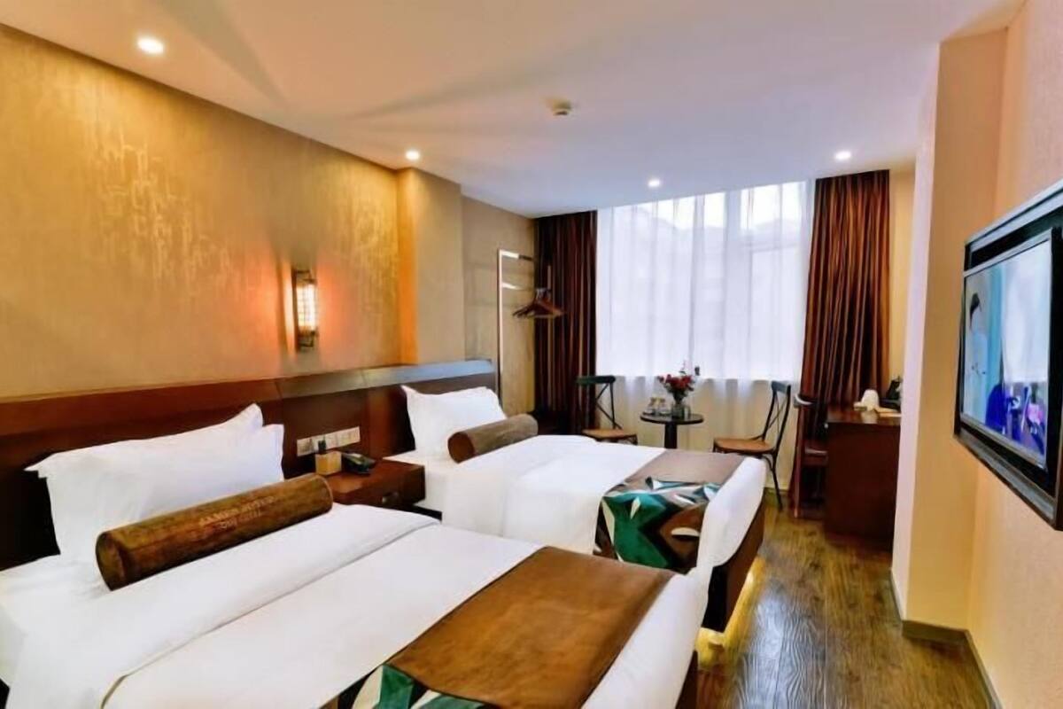 Superior Twin Room | Desk, blackout drapes, free WiFi