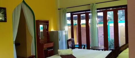 Blackout drapes, free WiFi, bed sheets