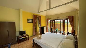 Blackout drapes, free WiFi, bed sheets