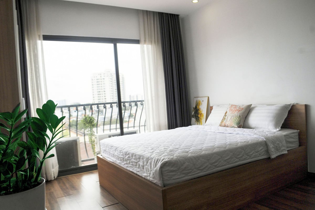 2 bedrooms, in-room safe, individually furnished, desk