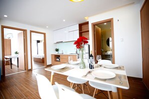 皇家套房, 2 间卧室 | 客房内保险箱、特色家居、办公桌、遮光窗帘