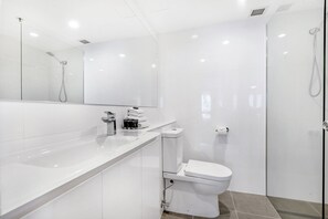 Bathroom - Victoria Square 2 Bed Ocean View (Broadbeach)