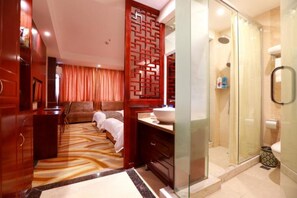 Shower, free toiletries, hair dryer, slippers - (Guang'an)