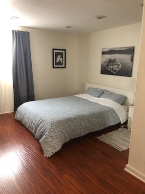 Habitación tradicional | Cortinas opacas, tabla de planchar con plancha, wifi gratis