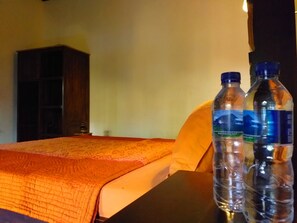 Ameublement personnalisé, bureau, chambres insonorisées