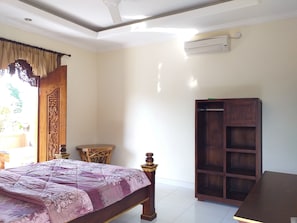 Superior Room | Individually furnished, desk, soundproofing, rollaway beds