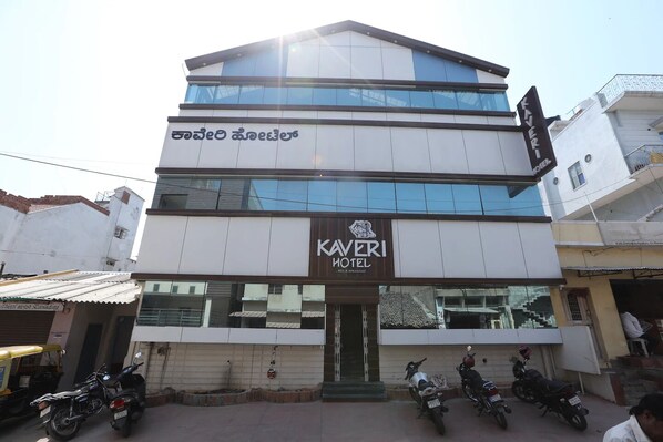Front of property - Kaveri Hotel (Mysore)