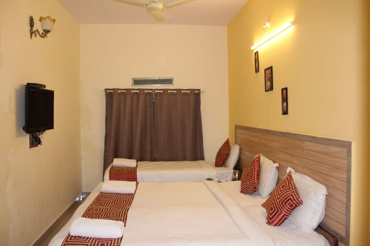 Habitación triple básica | 1 dormitorio, cunas (de pago), wifi gratis y ropa de cama