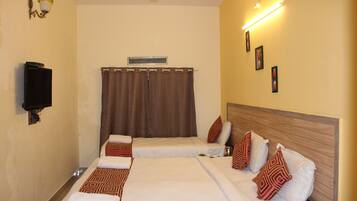 Basic Triple Room | 1 bedroom, cots/infant beds, free WiFi, bed sheets