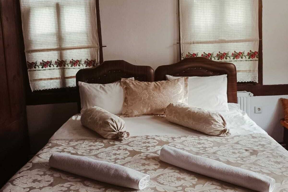 Standard Double Room | WiFi (free), bed sheets