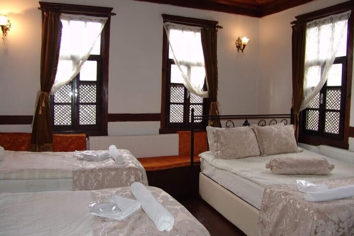 Habitación cuádruple familiar | 1 habitación, wifi gratis y ropa de cama