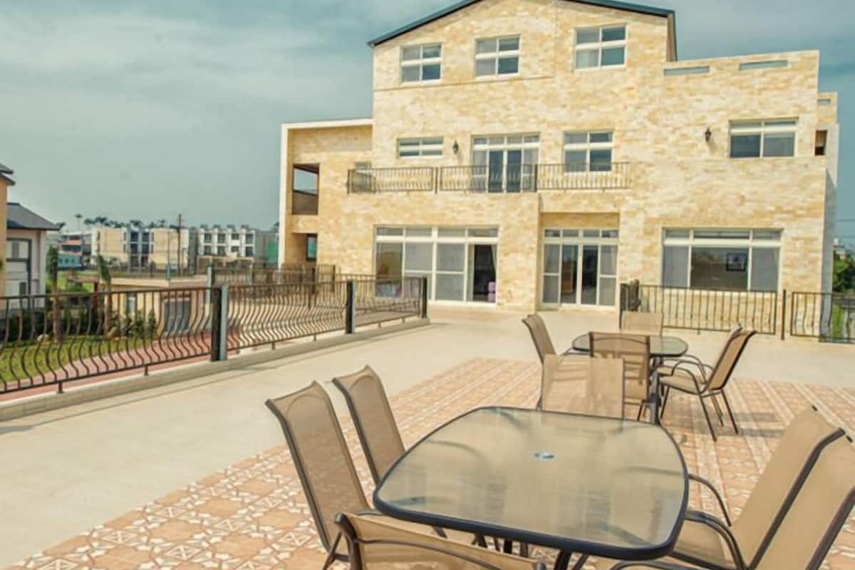 House (President Courtyard) | Terrace/patio