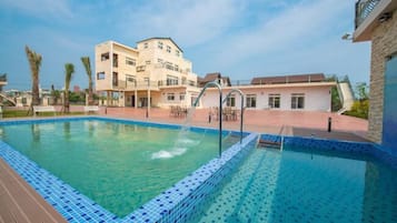 House (President Courtyard) | Private pool