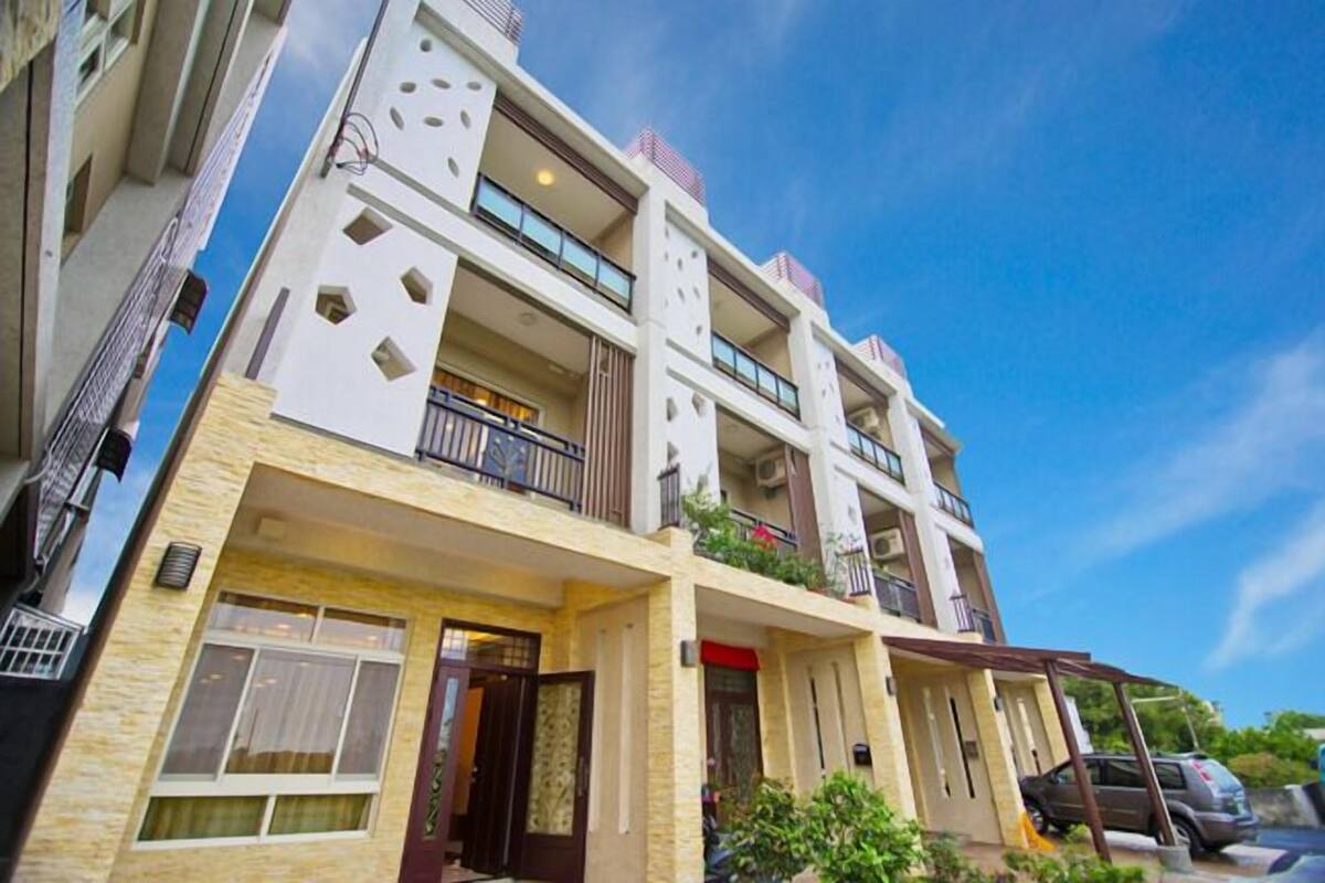 House (Vacation B1) | 1 bedroom, desk, blackout drapes, WiFi (free)