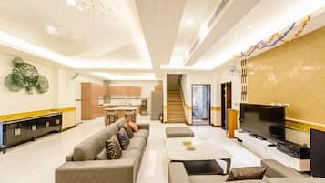 Ferienhaus (Autumn Love) | Wohnzimmer | Flachbildfernseher
